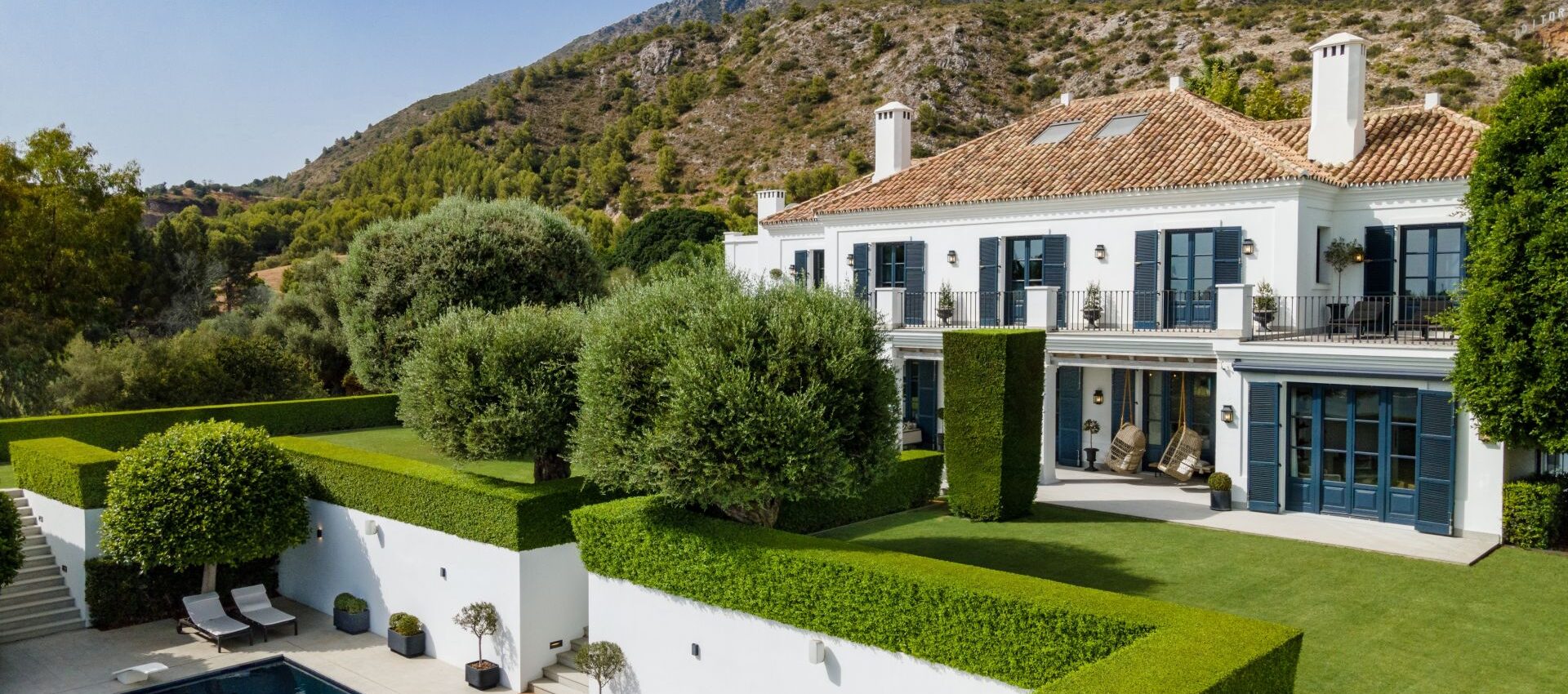 Elegante villa de lujo ubicada en una de las comunidades más exclusivas de Marbella