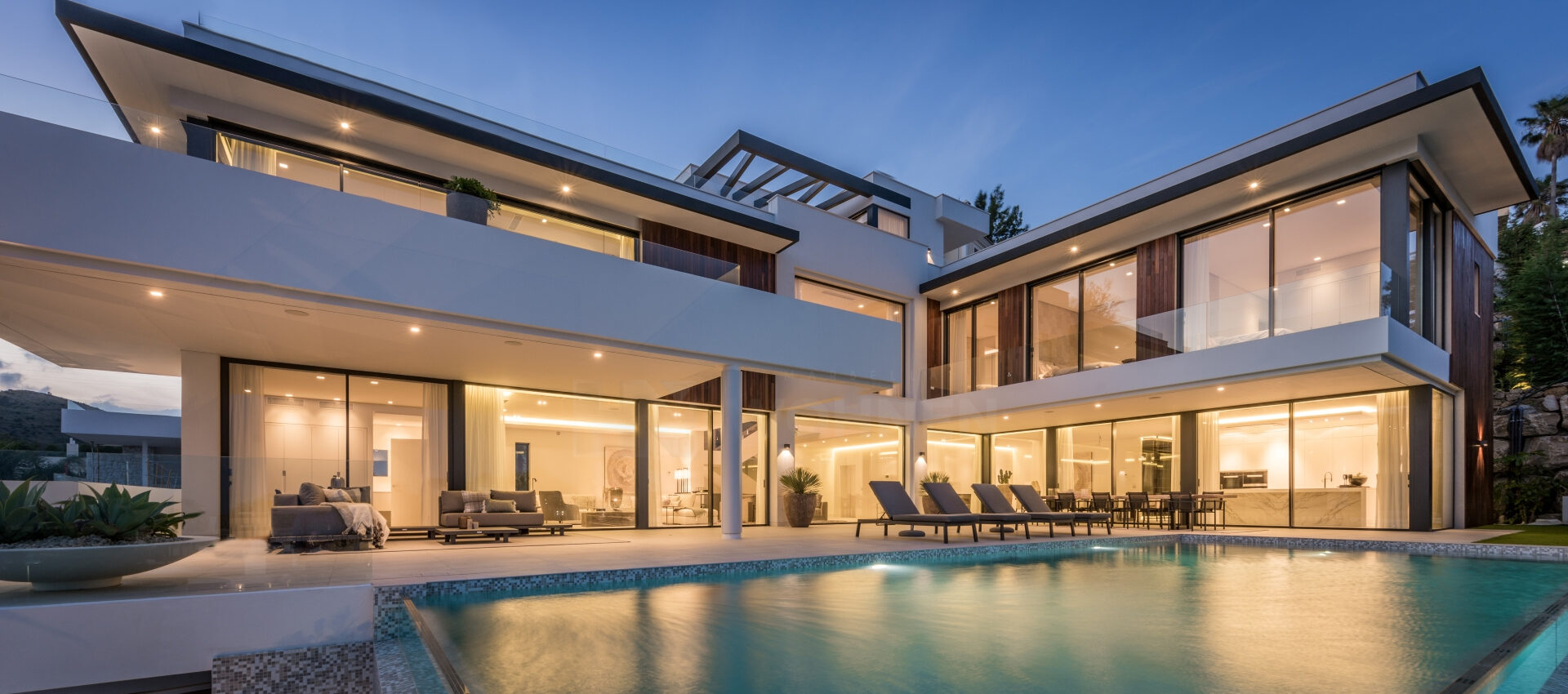 Eine moderne Designer Villa mit Meer- und Golfblick