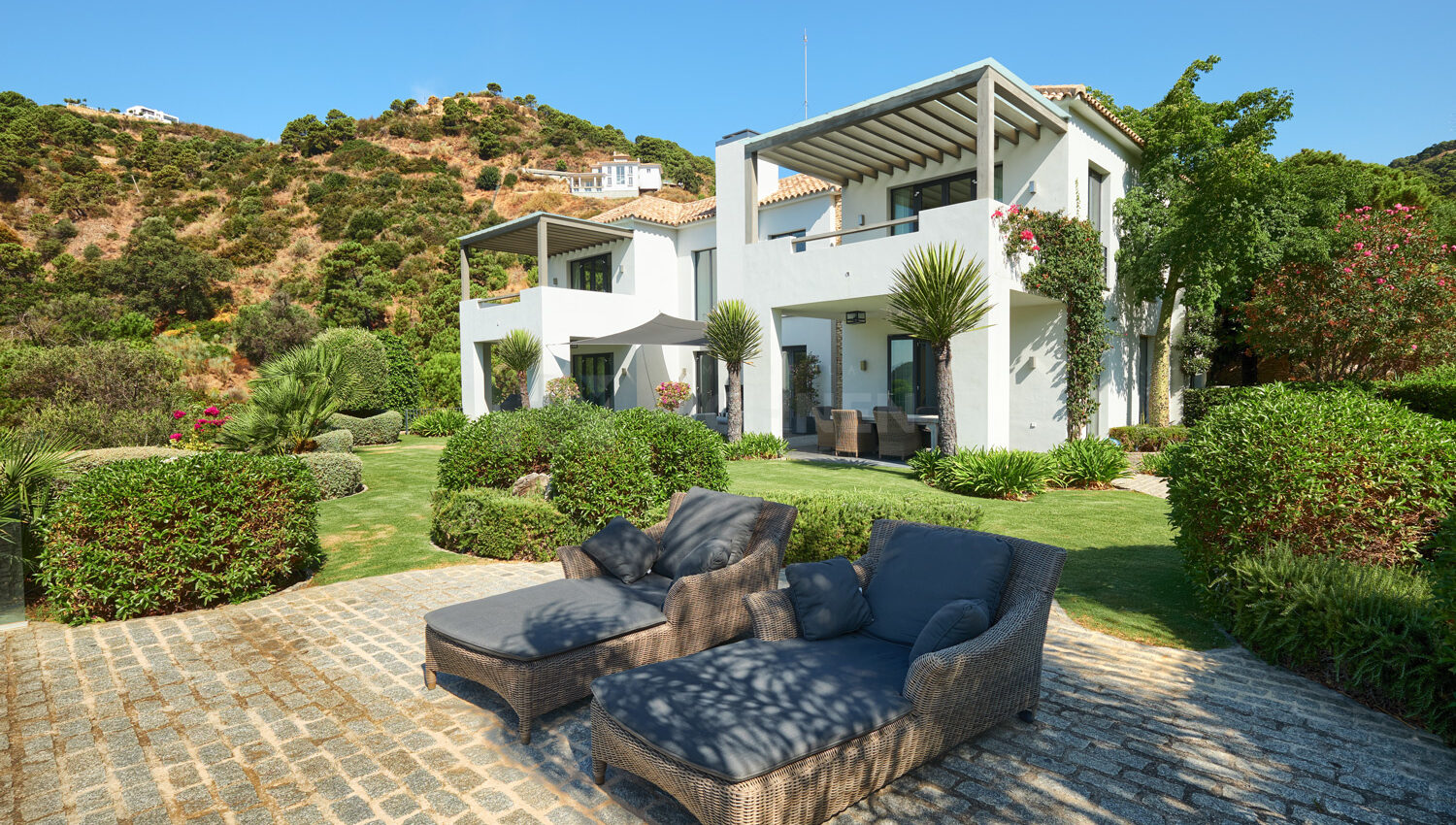 Villa contemporánea de alta calidad con vistas al mar y montaña