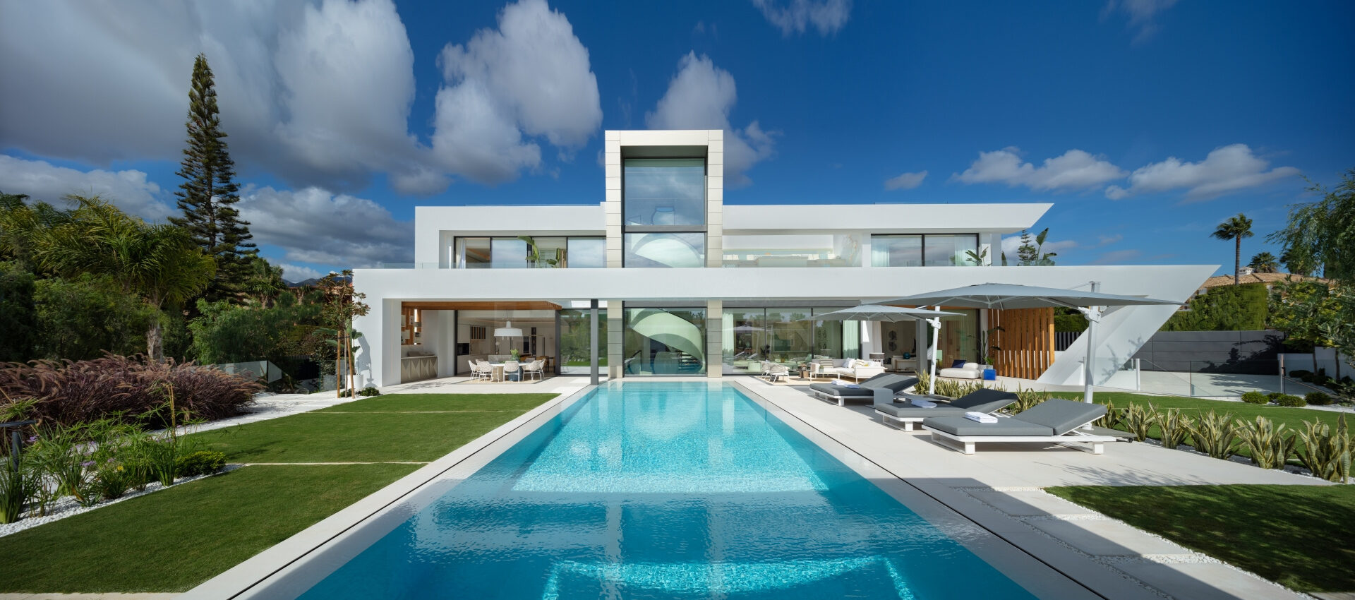 Villa moderna a estrenar en lado de playa en Marbella