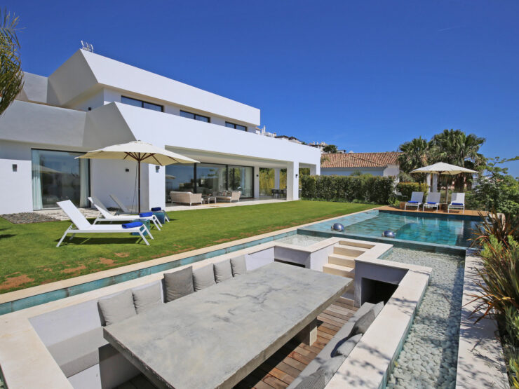 Villa de lujo moderna y contemporánea con vistas al mar y al golf