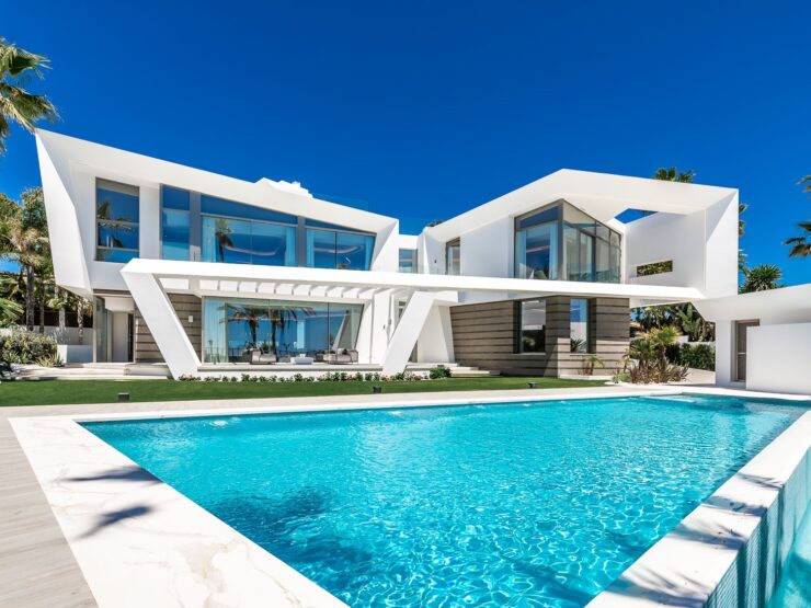 Impressive newly built villa located on the beach of Los Monteros