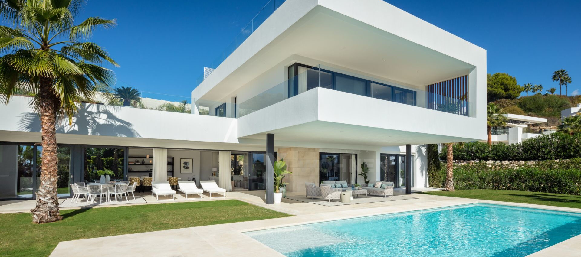 Brand new contemporary villa located in Nueva Andalucía