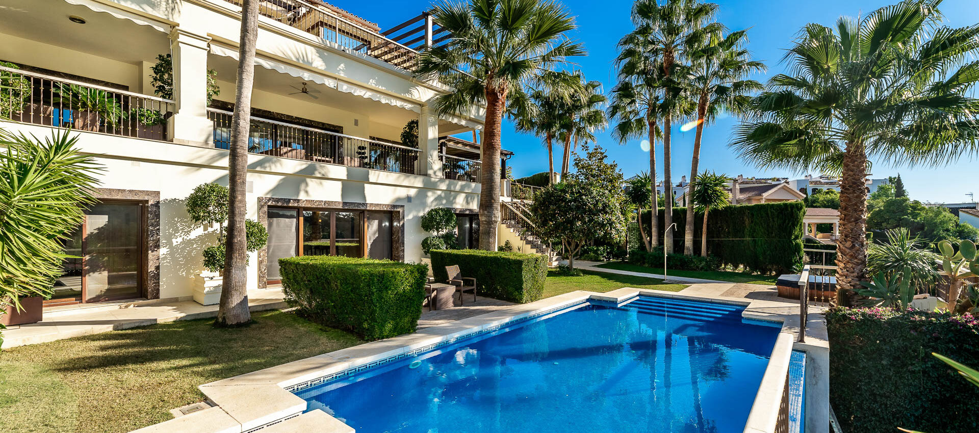 Luxuriöse und riesige Villa in Los Arqueros Golf