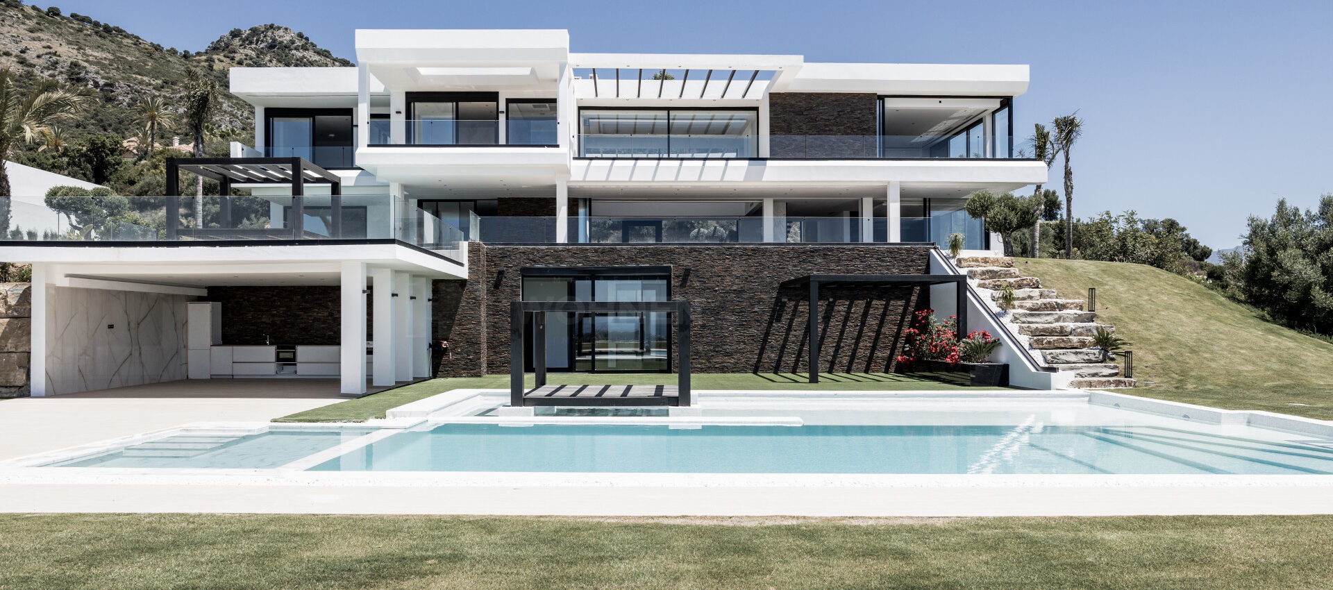 Brand new villa with spectacular sea view