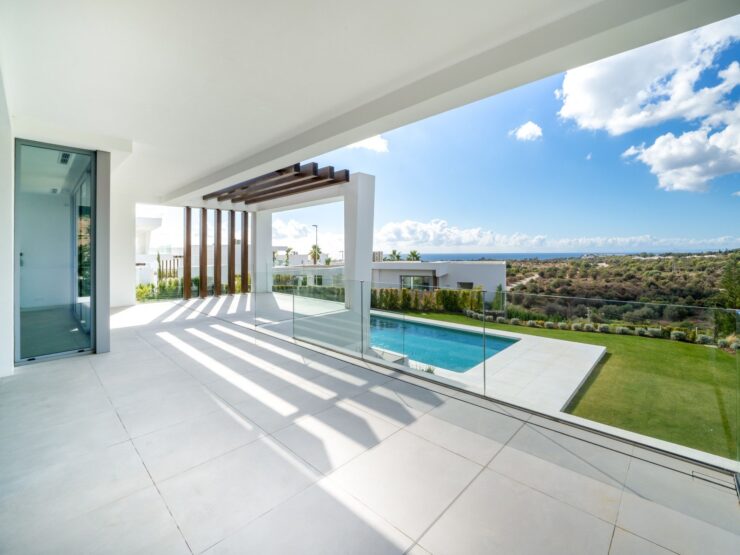 Villa moderna a estrenar en Marbella Santa Clara Golf con vistas al mar
