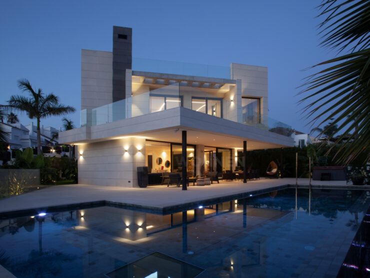 Fantastic contemporary villa in the Golf Valley of Nueva Andalucía