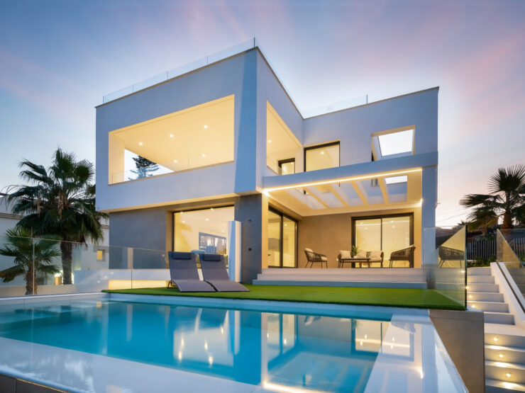 Elegant design villa located a few meters from the beach