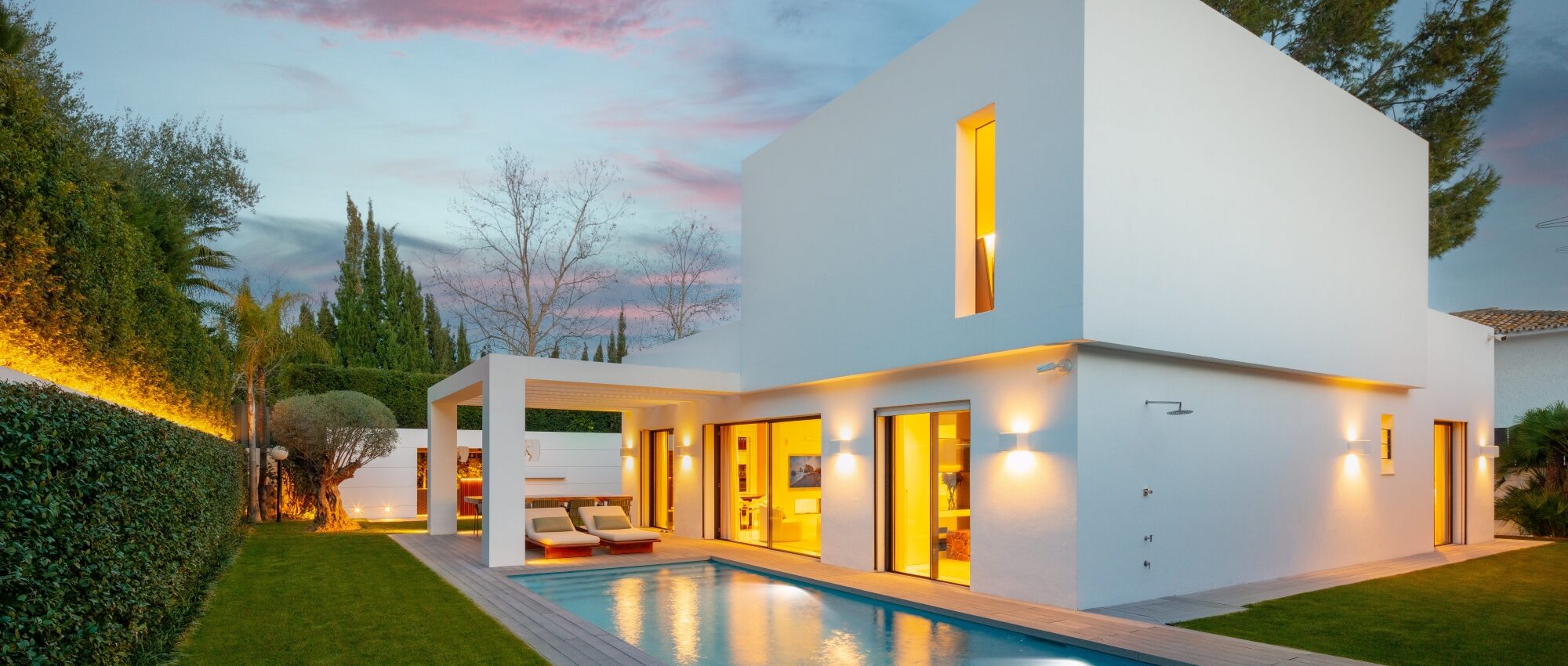 Contemporary villa built in a desirable location