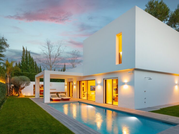 Contemporary villa built in a desirable location
