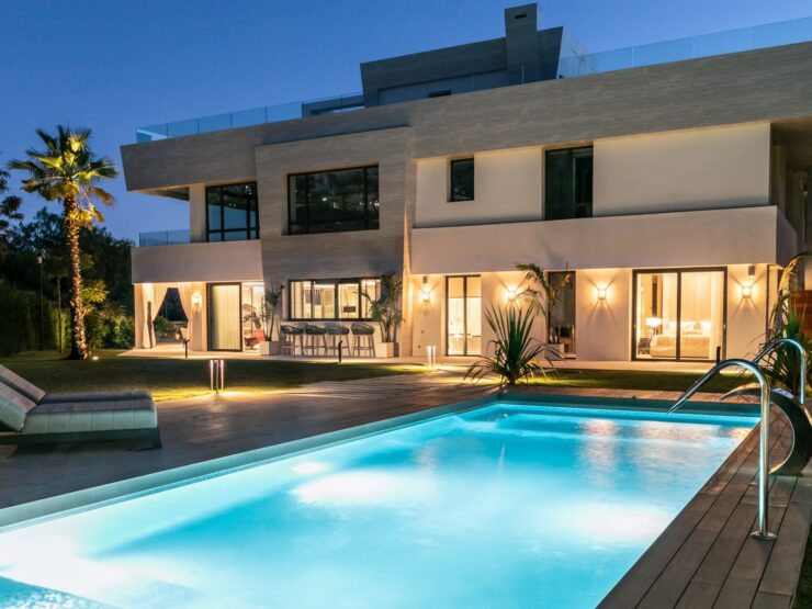 Luxurious contemporary duplex apartment on Marbella’s Golden Mile