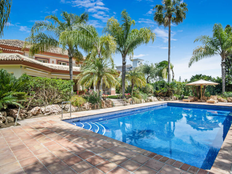 Hochwertige Villa im klassischen Stil in Guadalmina Baja