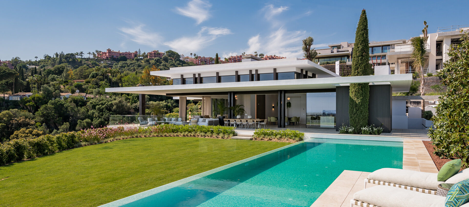 Moderne Luxusvilla ein architektonisches Meisterwerk in Marbella