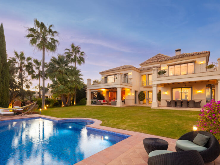 Charming and luxurious villa in the 5-Star community of Los Flamingos