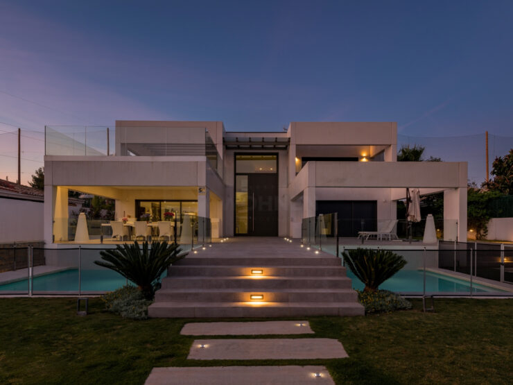 Modern style villa on the first line of Guadalmina golf