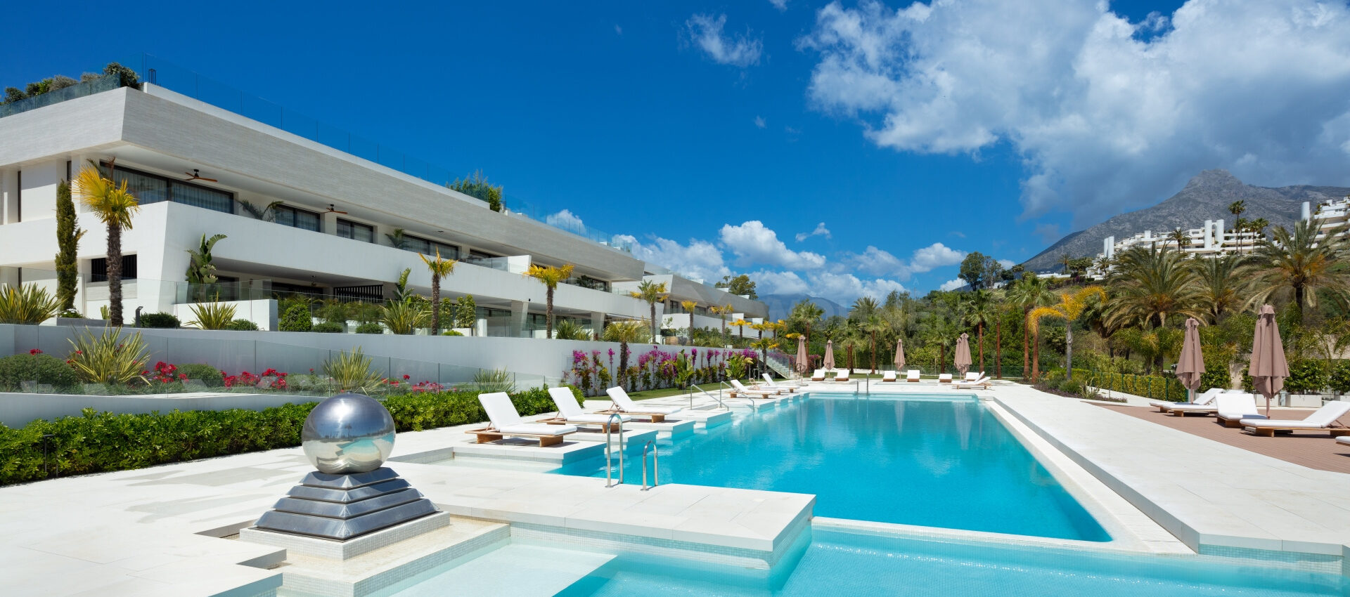 Luxuriöse, moderne Duplex Penthouse-Wohnung an der Goldenen Meile Marbella