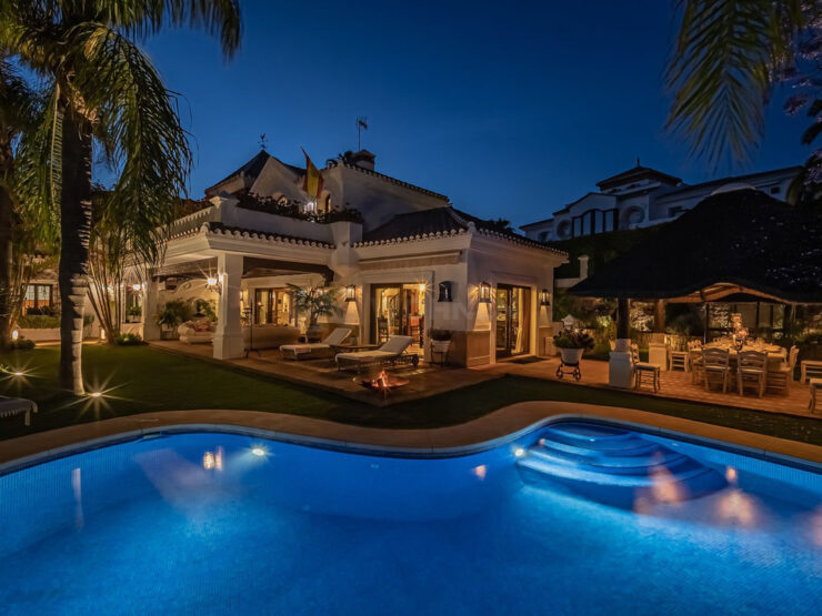 Mediterranean style grand villa in prestigious beachside