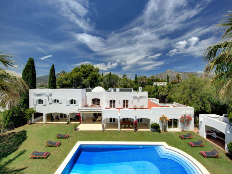 Authentic and luxurious Andalusian-style villa close to Puerto Banús
