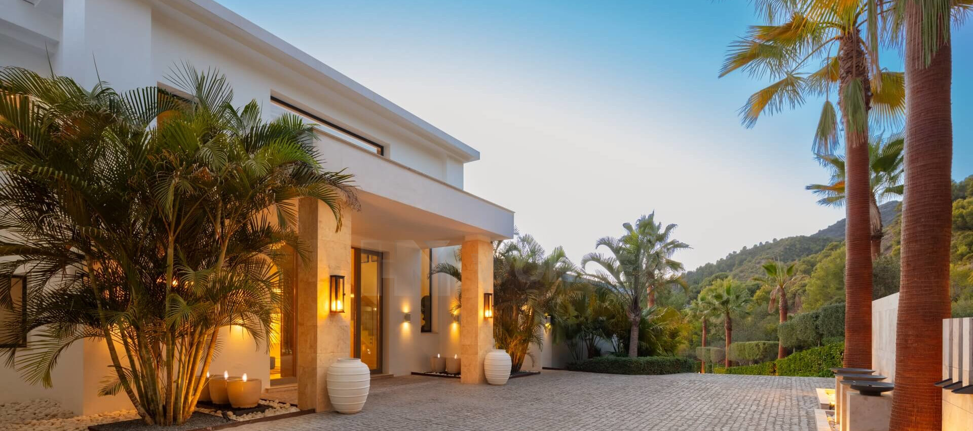 Villa de lujo de nueva construcción en Marbella Cascada de Camojan con vistas panorámicas al mar
