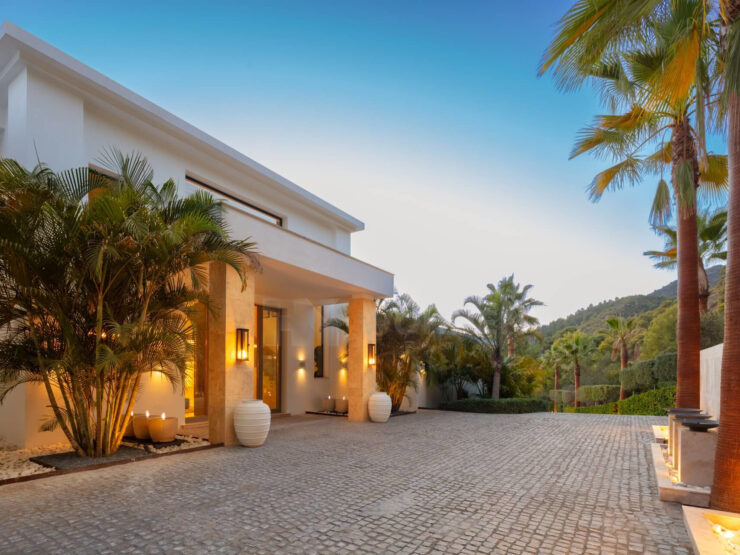 Neubau Luxusvilla in Marbella Cascada de Camojan mit Panoramablick auf das Meer