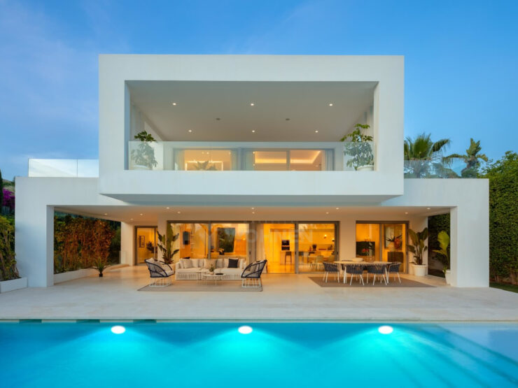 High quality contemporary villa in Nueva Andalucia