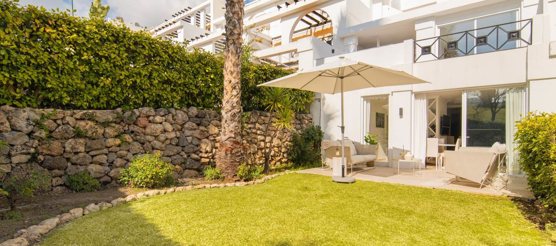 Excellent top quality garden apartment in La Quinta with frontline golf views