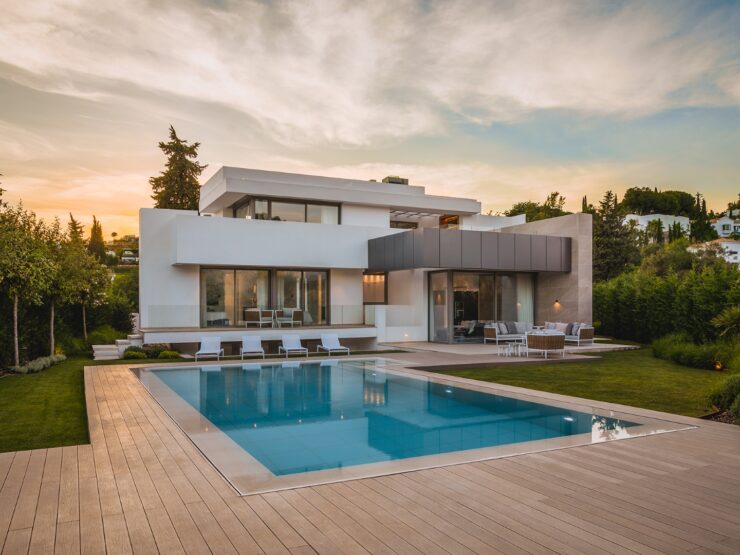 A collection of nine luxury villas in the residential area of El Paraiso