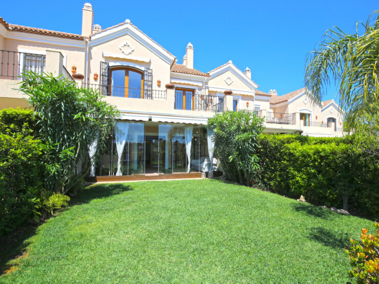 Hermosa casa adosada a poca distancia de Marbella y Puerto Banús