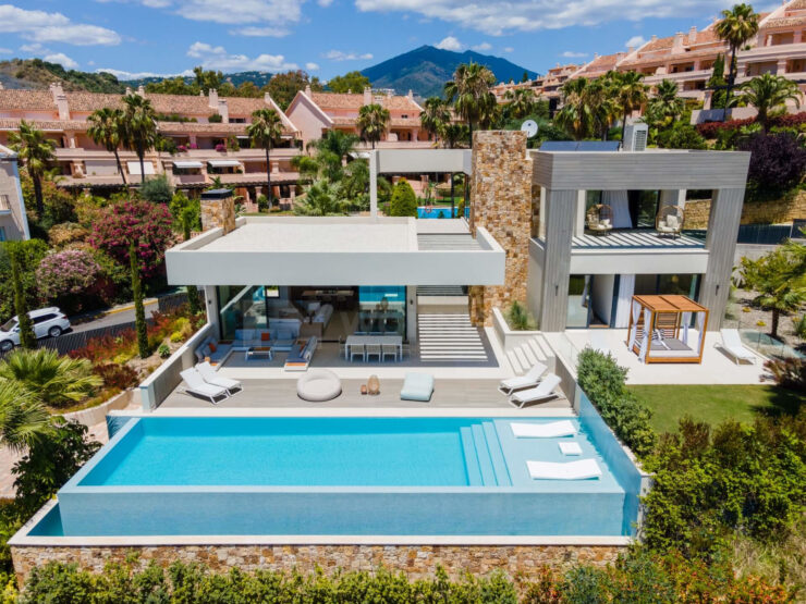 Luxury villa in the heart of Marbella’s golf valley with panoramic views of the Mediterranean Sea