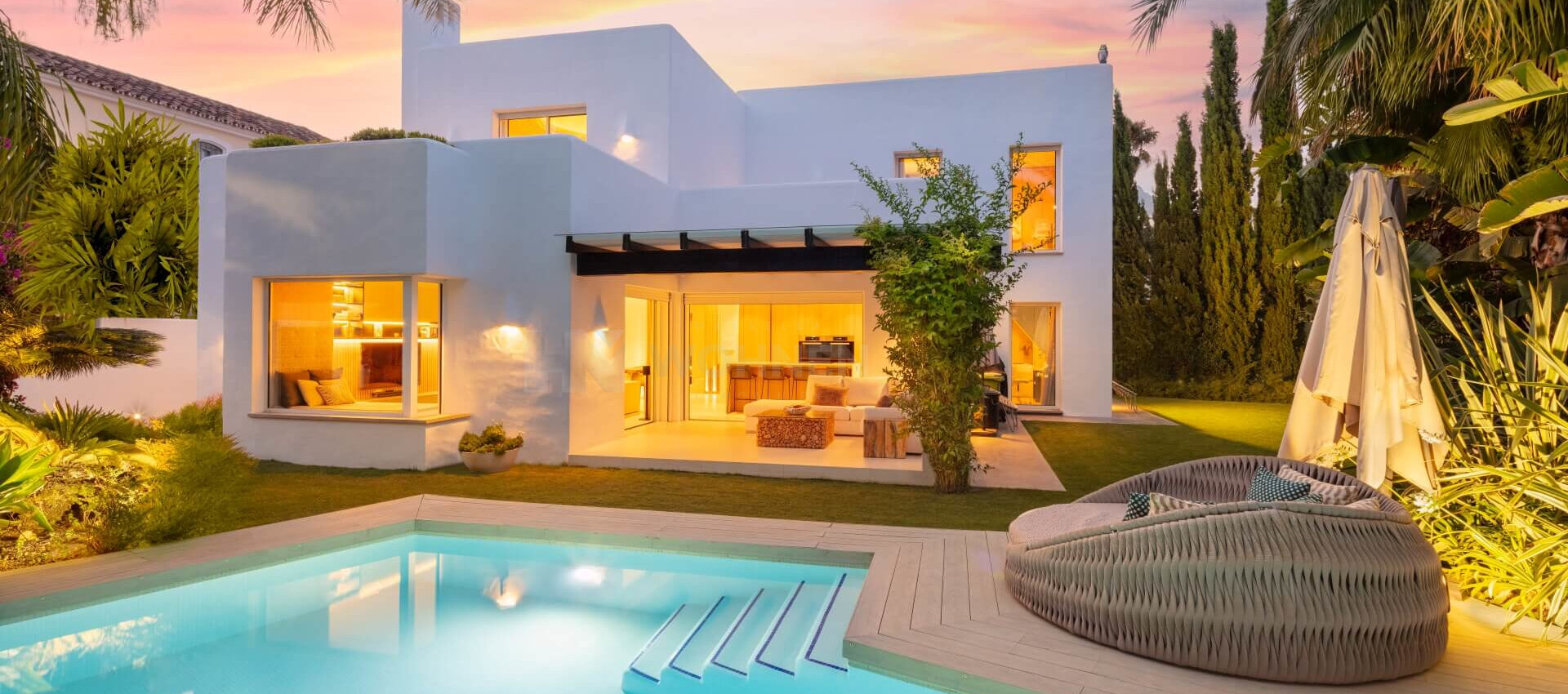 Moderne Villa nur wenige Schritte vom Strand in Marbella entfernt