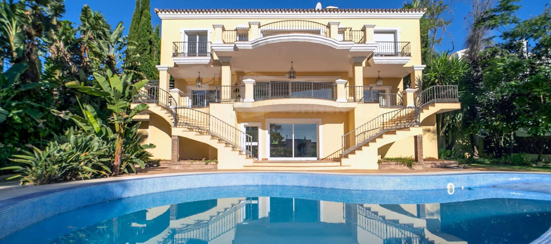 Beautiful mansion style villa frontline La Quinta Golf