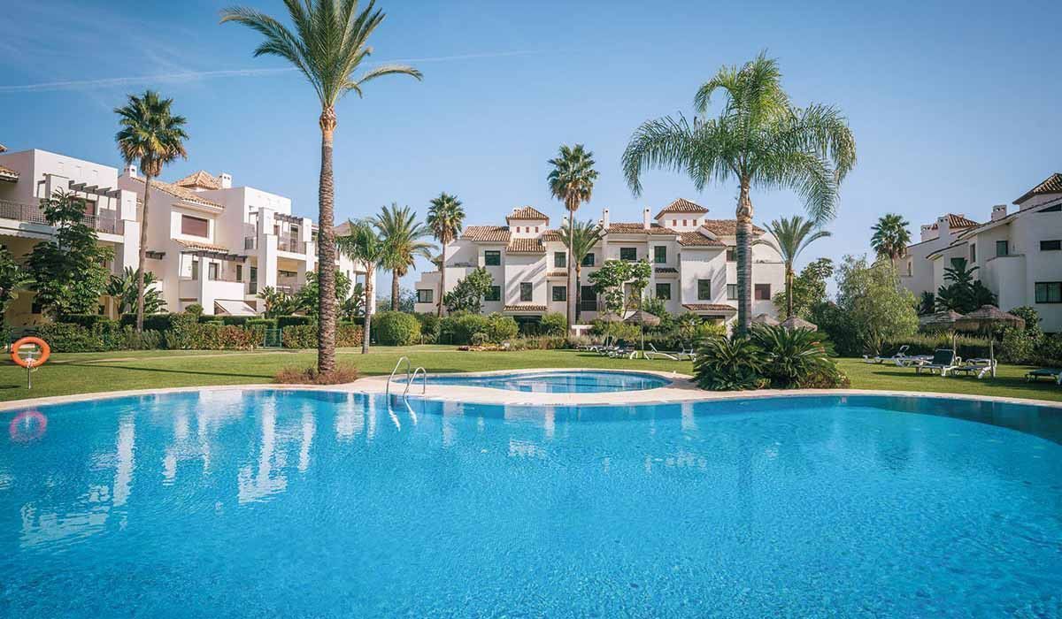 Charming apartment with sea views for sale in Estepona
