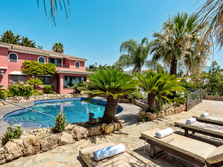 Preciosa villa situada junto a los campos de golf más prestigiosos de Marbella