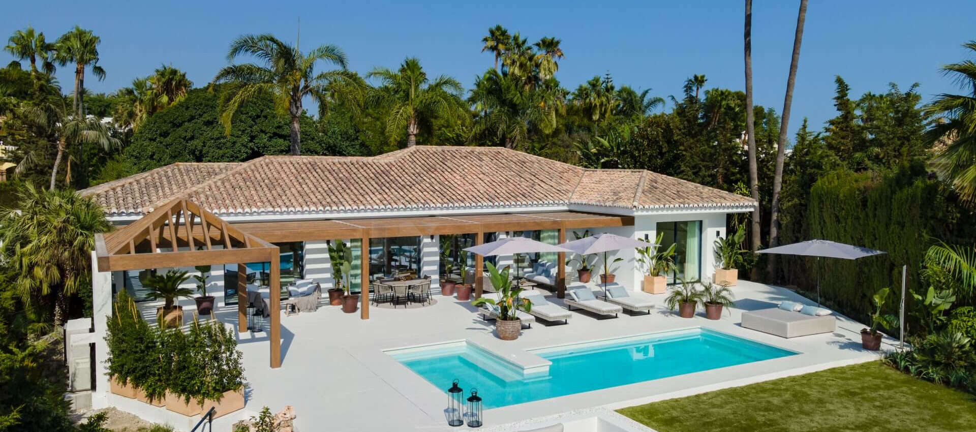 Luxury villa in the heart of Nueva Andalucia golf valley