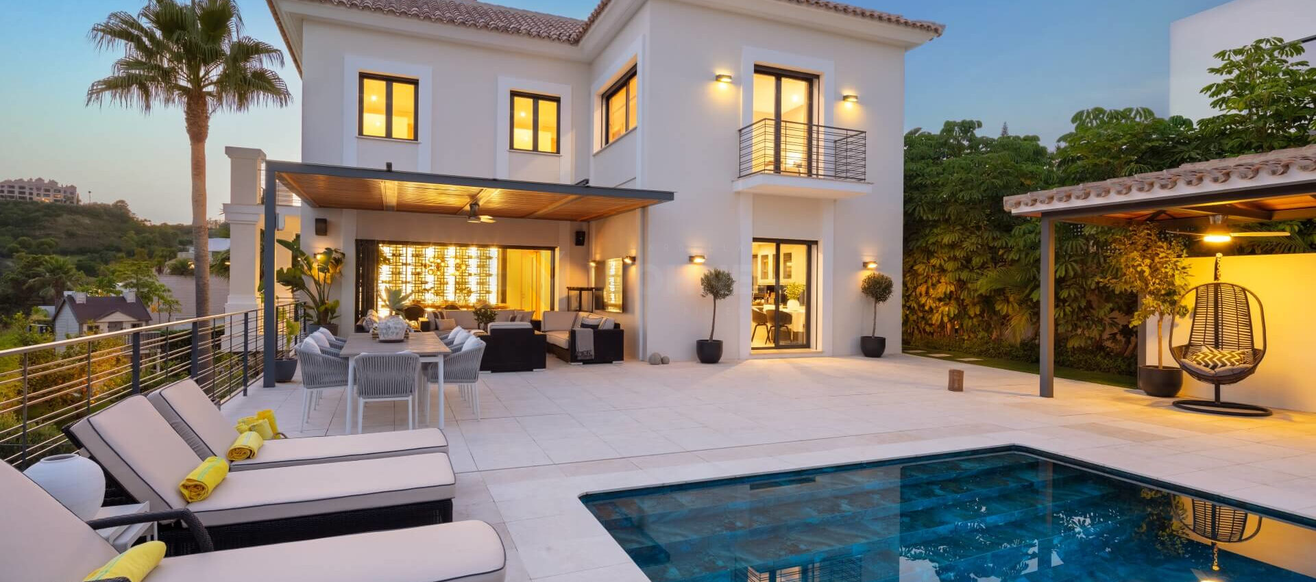 Hervorragende moderne Villa mit Panoramablick auf die Küste von Marbella