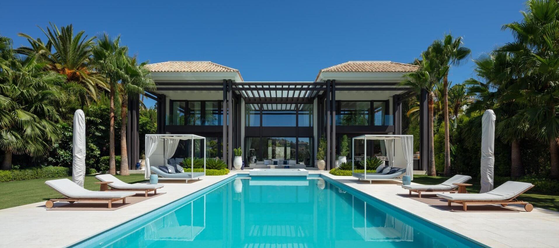 Luxuriöses Herrenhaus in Marbellas erster Golflinie