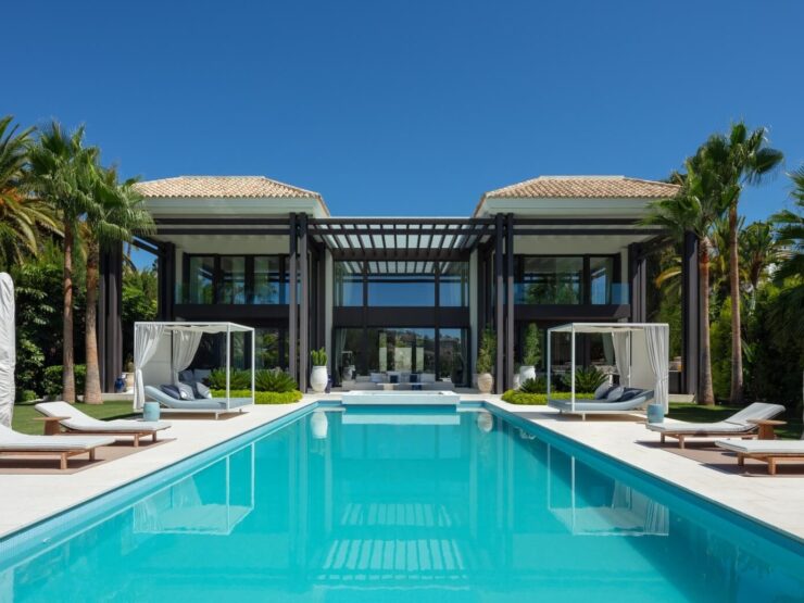 Luxurious mansion in Marbella front line golf