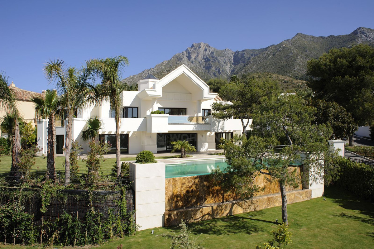 Exceptional modern villa, in one of the most prestigious areas of Marbella