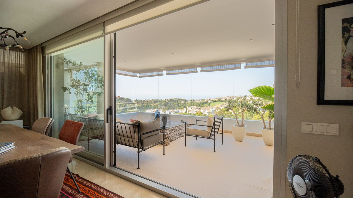 Luxurious duplex corner penthouse with sea views