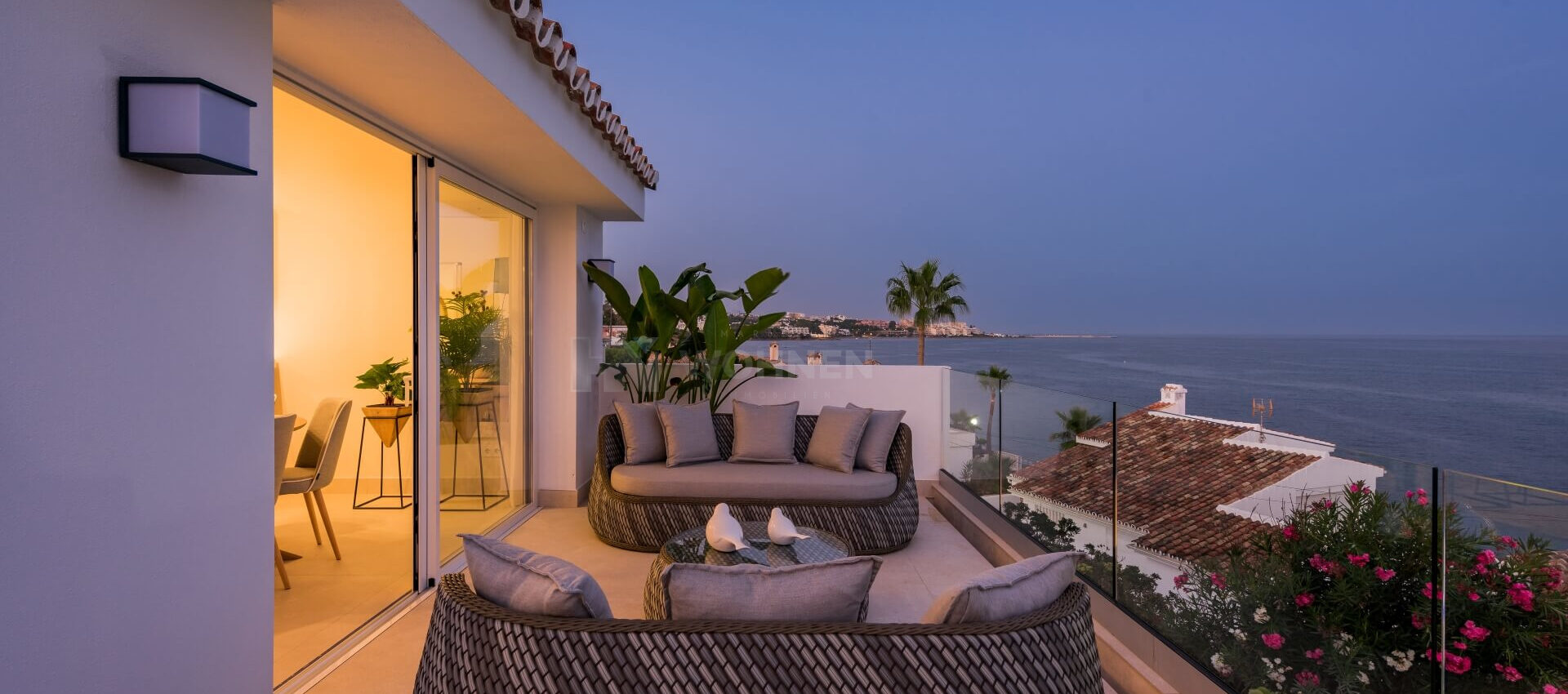 Villa in erster Strandlinie mit herrlichem Blick auf das Meer und Gibraltar