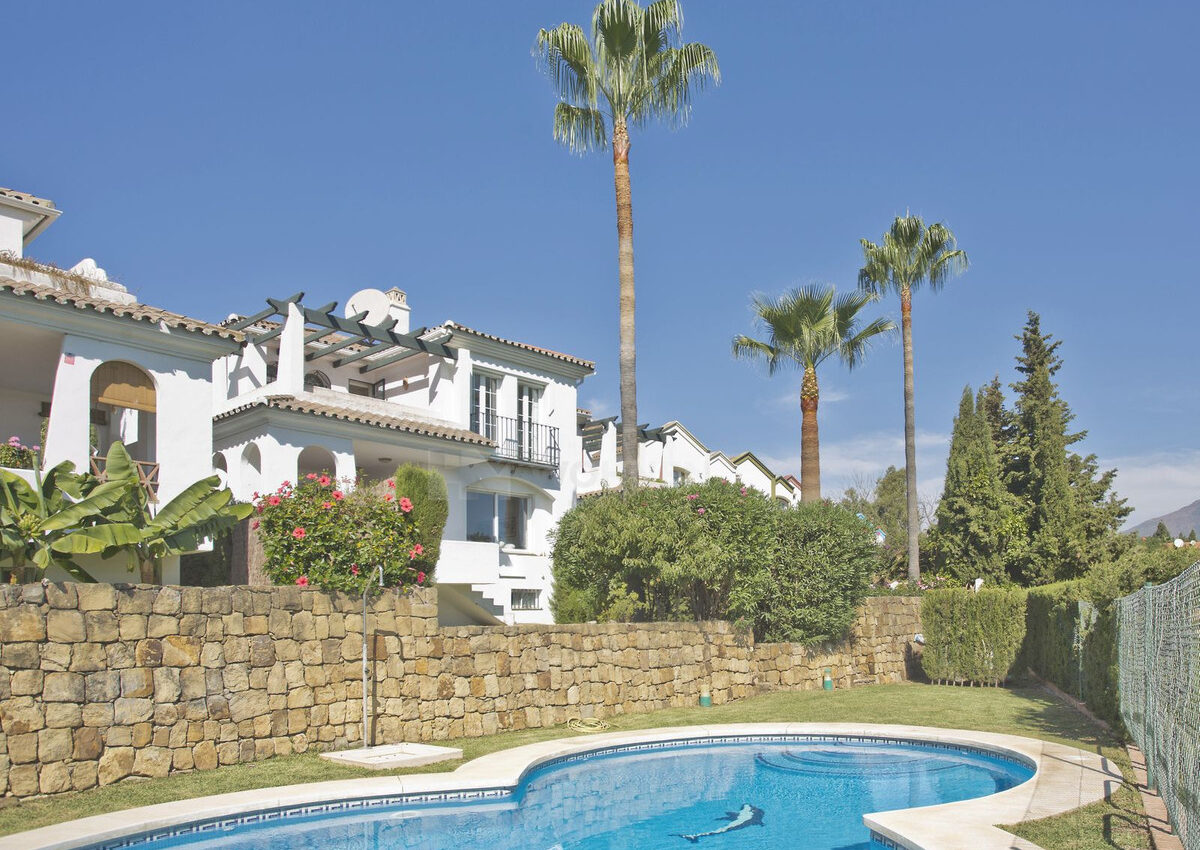 Townhouse located frontline to Guadalmina Golf
