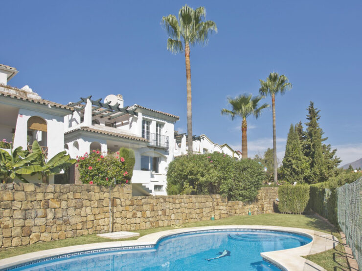 Townhouse located frontline to Guadalmina Golf