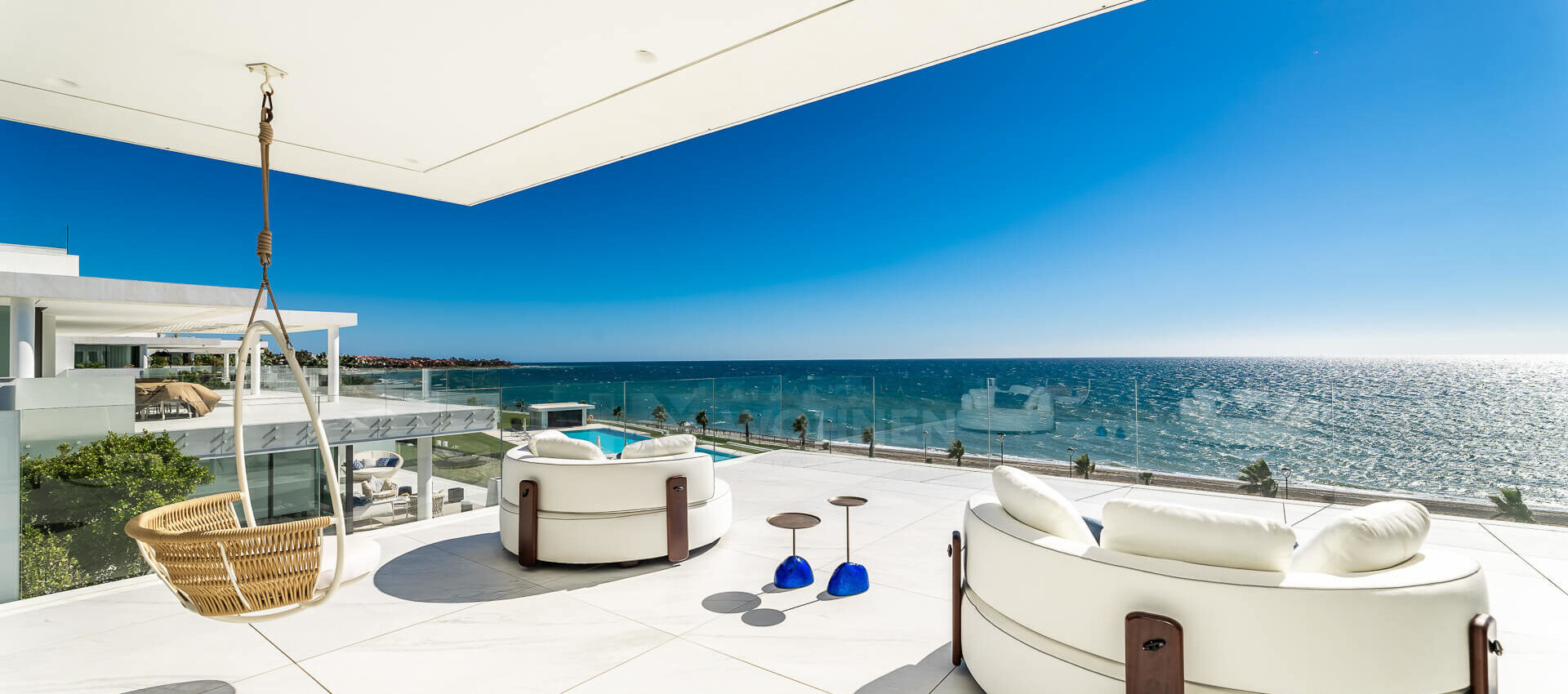 Beachfront luxury penthouse on the New Golden Mile