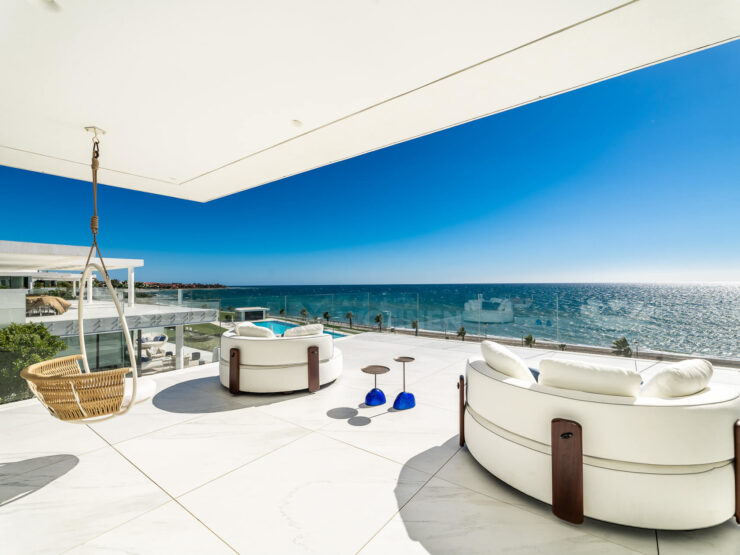 Beachfront luxury penthouse on the New Golden Mile
