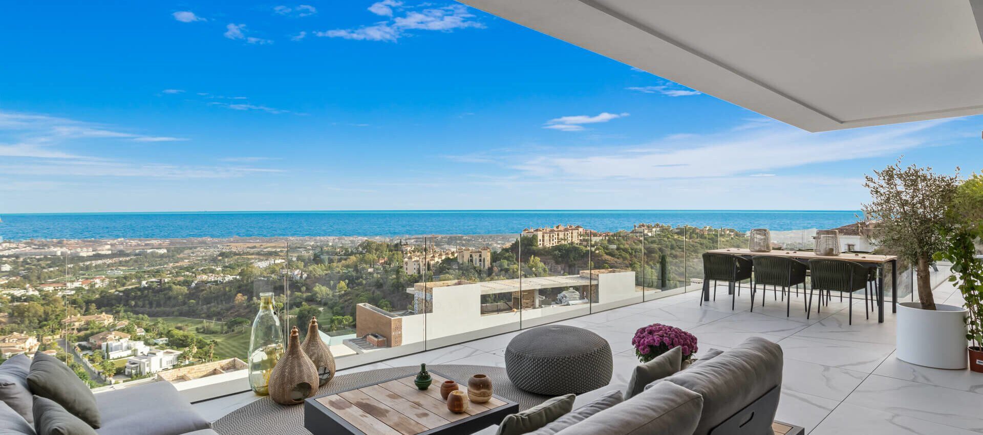 Luxury apartment with the highest quality standards and panoramic sea views