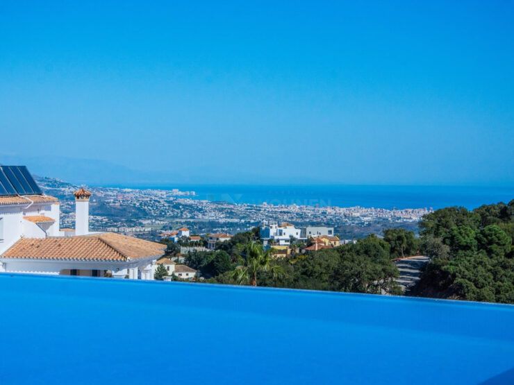 Modern Villa in La Mairena with beautiful sea and mountain views