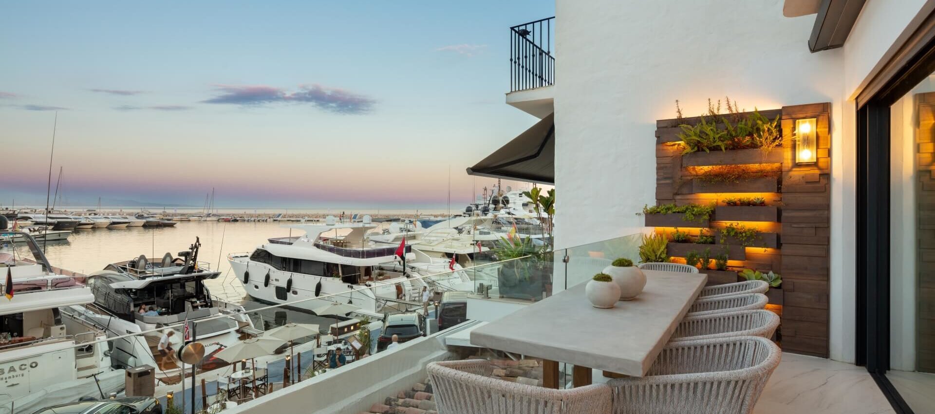 Ein elegantes, modernes Apartment im berühmten Jachthafen von Puerto Banus
