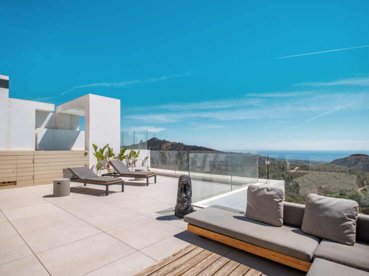 Luxurious duplex penthouse with fantastic panoramic views of the Mediterranean sea