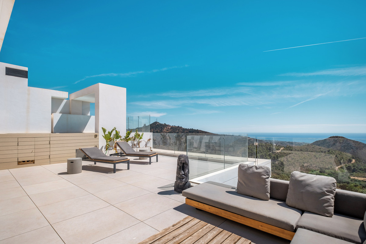 Luxurious duplex penthouse with fantastic panoramic views of the Mediterranean sea