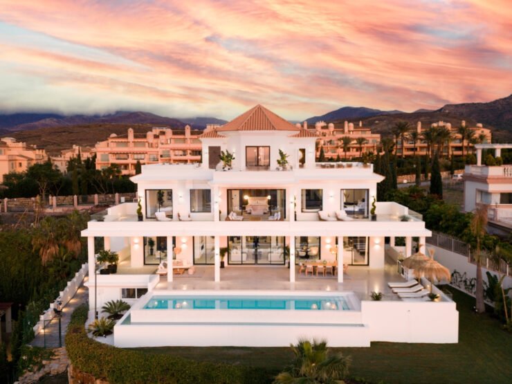 Villa opulenta con vistas impresionantes al mar